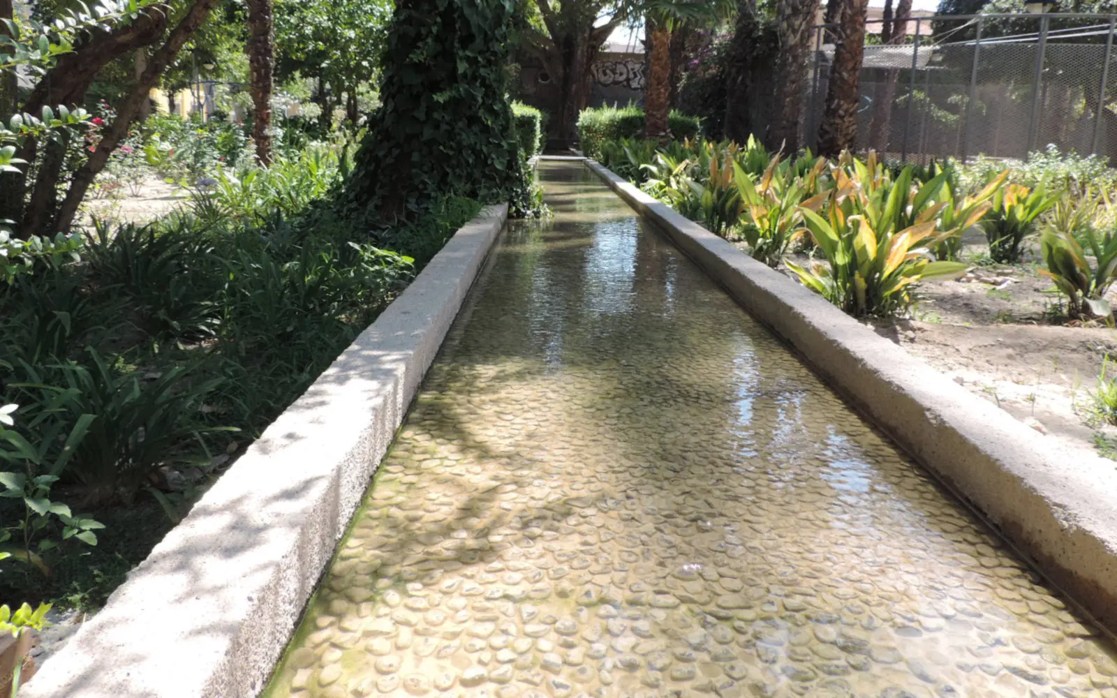 Acequia de riego en la huerta de Murcia